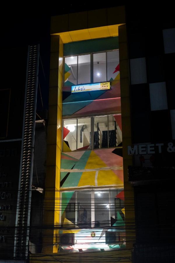 Liberta Hostel Bangkok Exterior photo