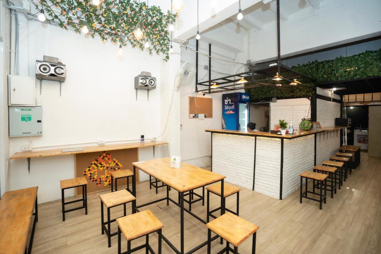 Liberta Hostel Bangkok Exterior photo